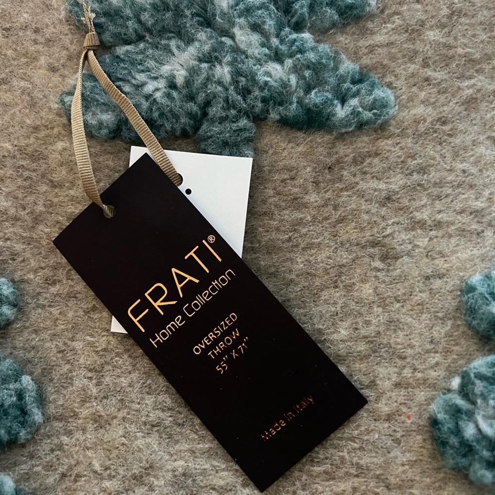 Frati Home Wool Blanket with Tree Design - Picture 6 of 6